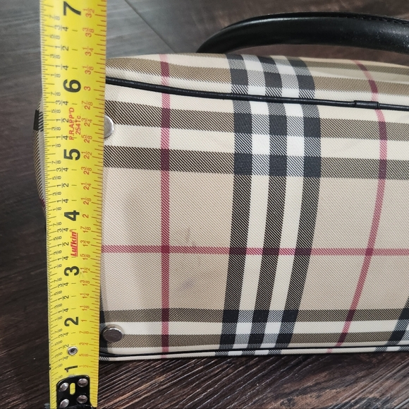 Burberry House Check Buckle Tote Bag - Picture 15 of 16